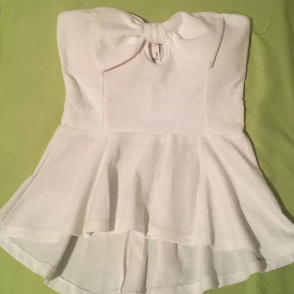 White strapless top with bow Sz M